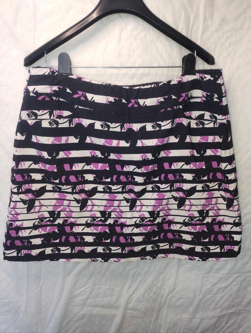 Lady Hagen floral striped golf/tennis  skort featuring black/Pink/White Size 14